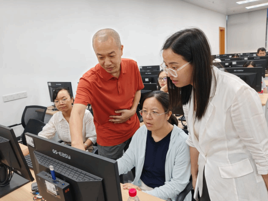 馆院协同精准选书 赋能专业学科发展建设 —— 图书馆组织二级学院教师开展专项图书选购活动